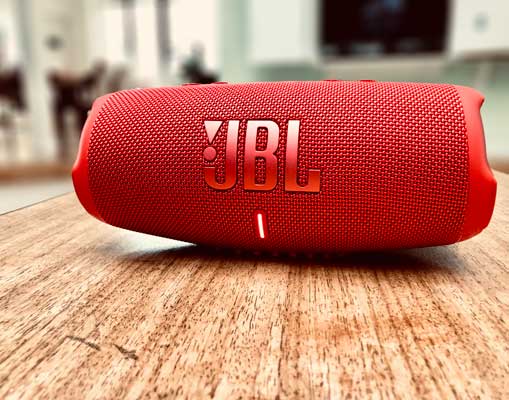 JBL Charge 5 in Red